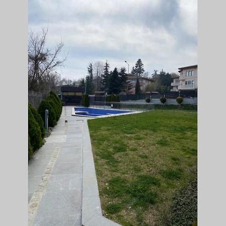 Cozy Red Bulldog Place In Apart-Complex/Pool Varna Exterior foto