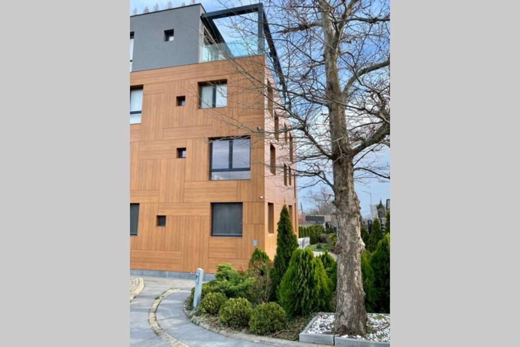 Cozy Red Bulldog Place In Apart-Complex/Pool Varna Exterior foto
